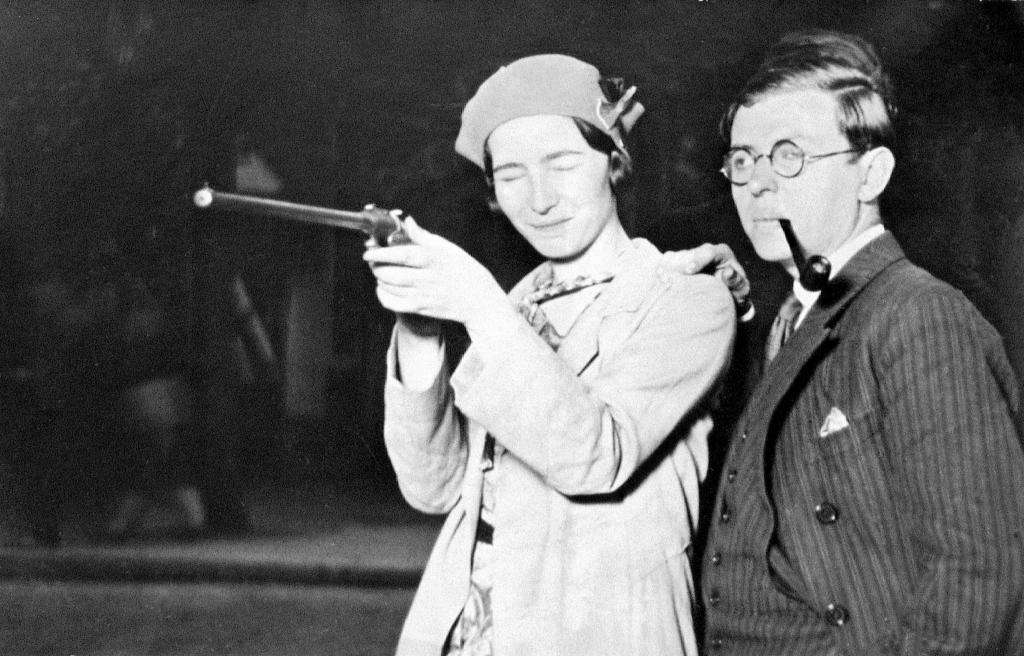 sartre and beauvoir shooting guns